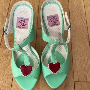 Pin up couture, Mint green kitten heels with leather hearts, 50s style. Size 10